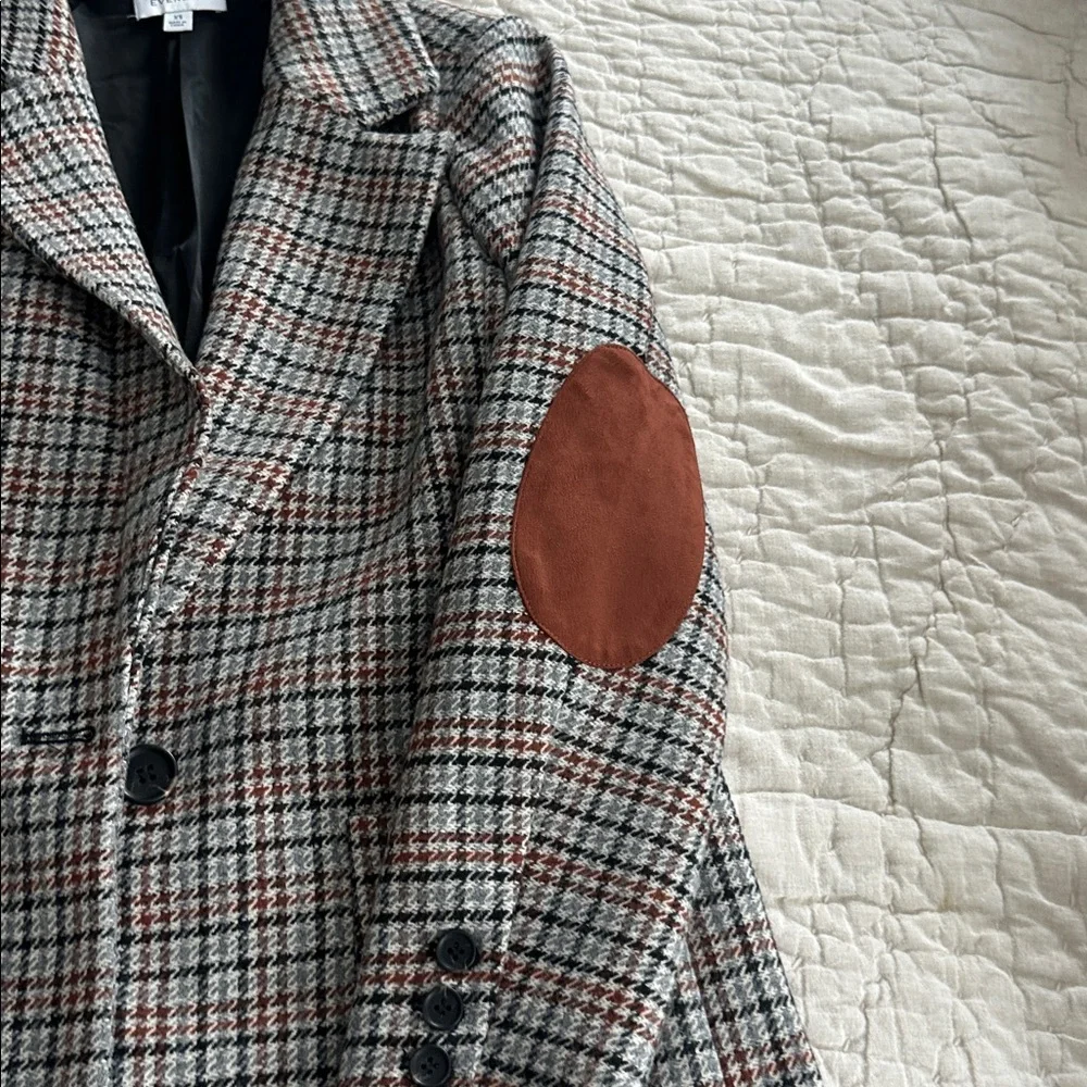 Blazer - Picture 2 of 2